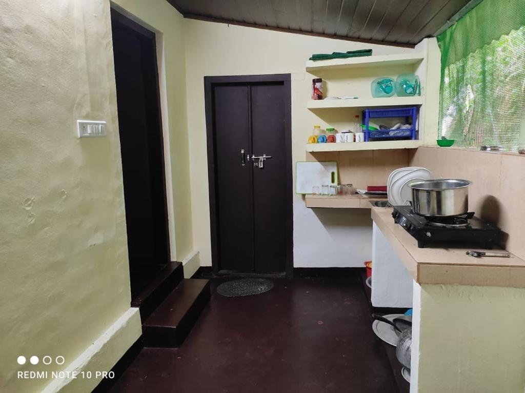 Green Mansion Anaviratty 外观 照片