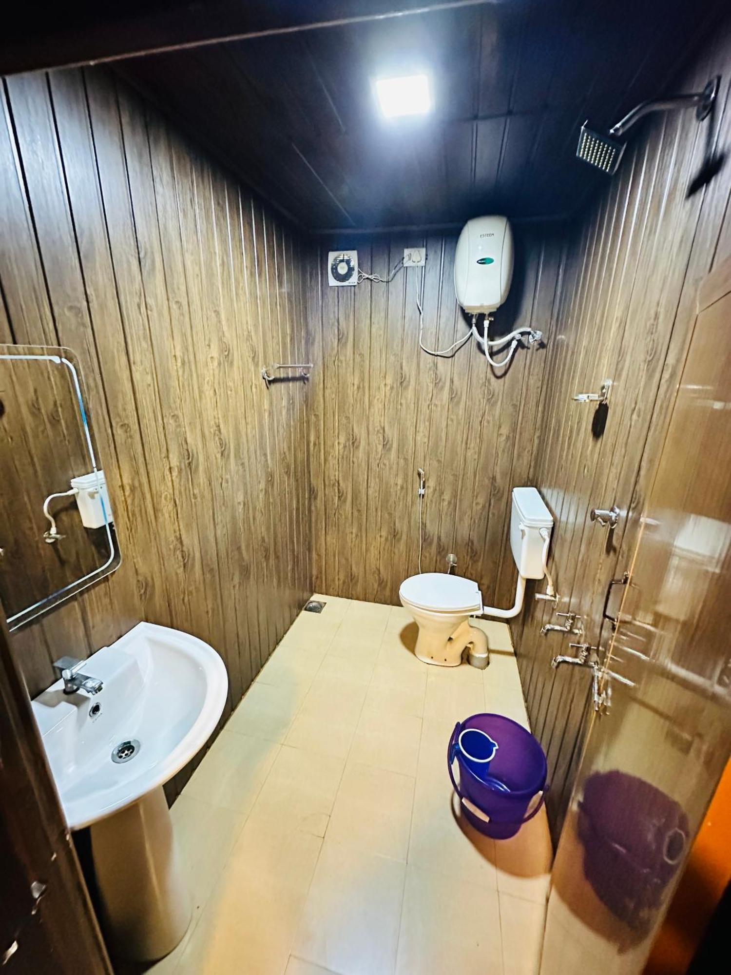 Green Mansion Anaviratty 外观 照片
